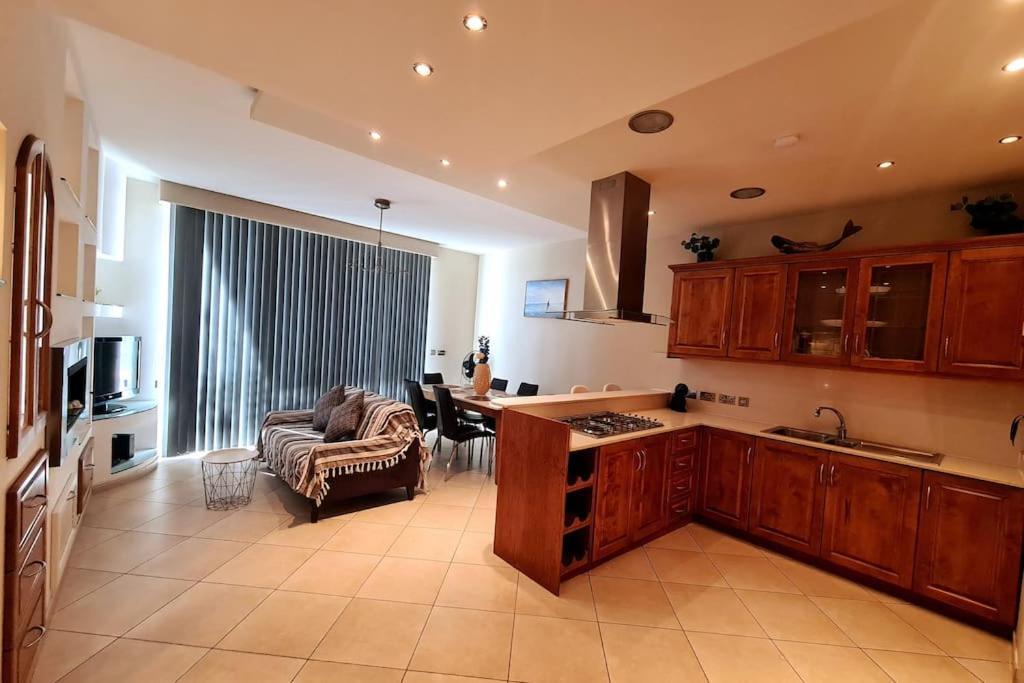 Seaview 2 Bedroom Ap. In Spinola Saint Julian's Exterior photo